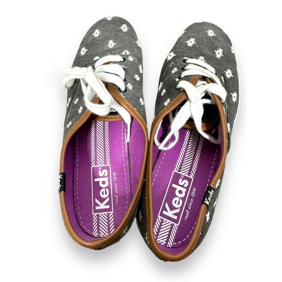 SOLD Native Shoe - Picture 2 of 6